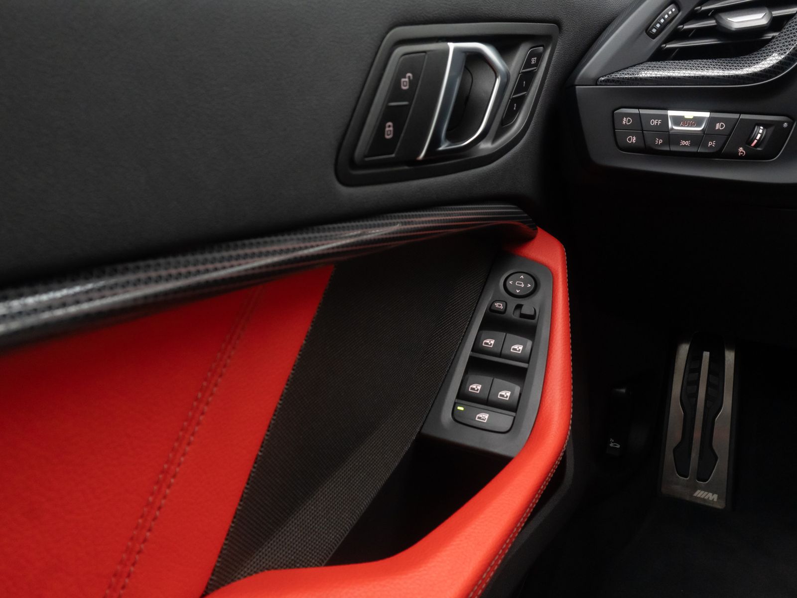 Fahrzeugabbildung BMW 120i M Sport HUD Kamera DAB H/K Alarm LED 18Zoll