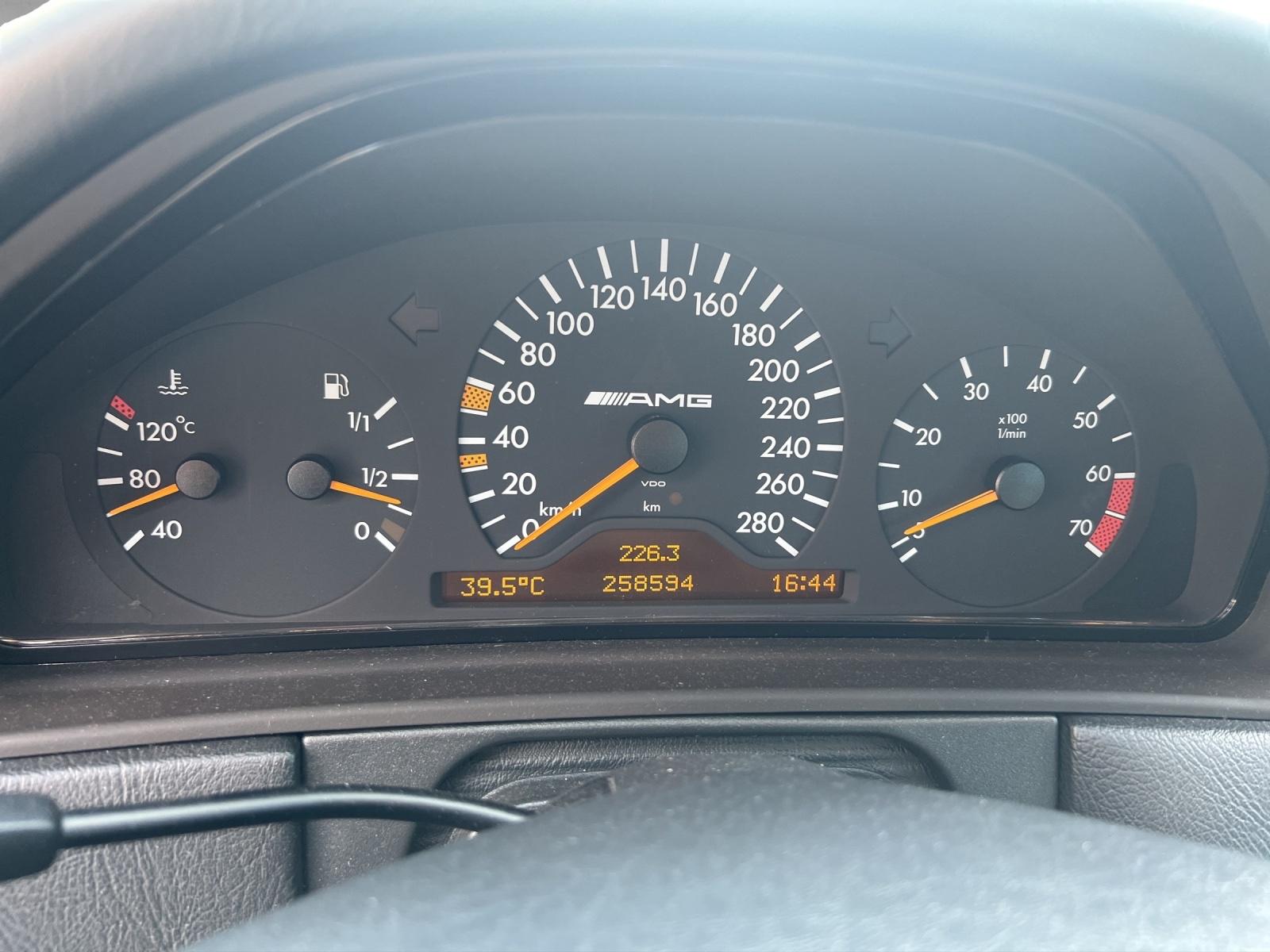 Mercedes-Benz E 50 AMG