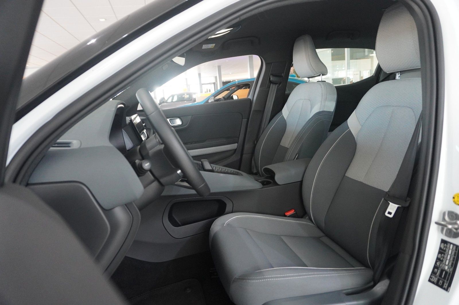 Fahrzeugabbildung Polestar 2 Long Range DUAL-MOTOR NAVI/LED/360°/VIRT/PILOT