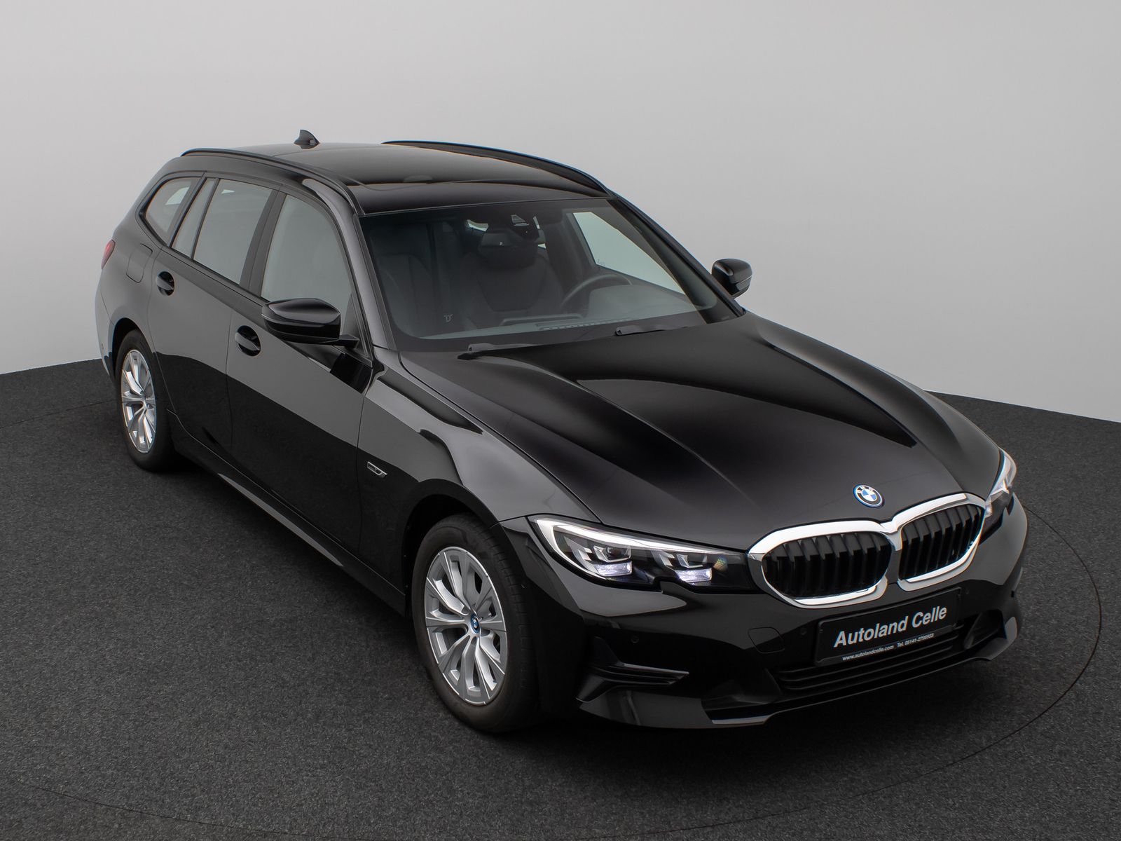 Fahrzeugabbildung BMW 320e xD Panorama Kamera DAB HiFi Alarm Sport LED