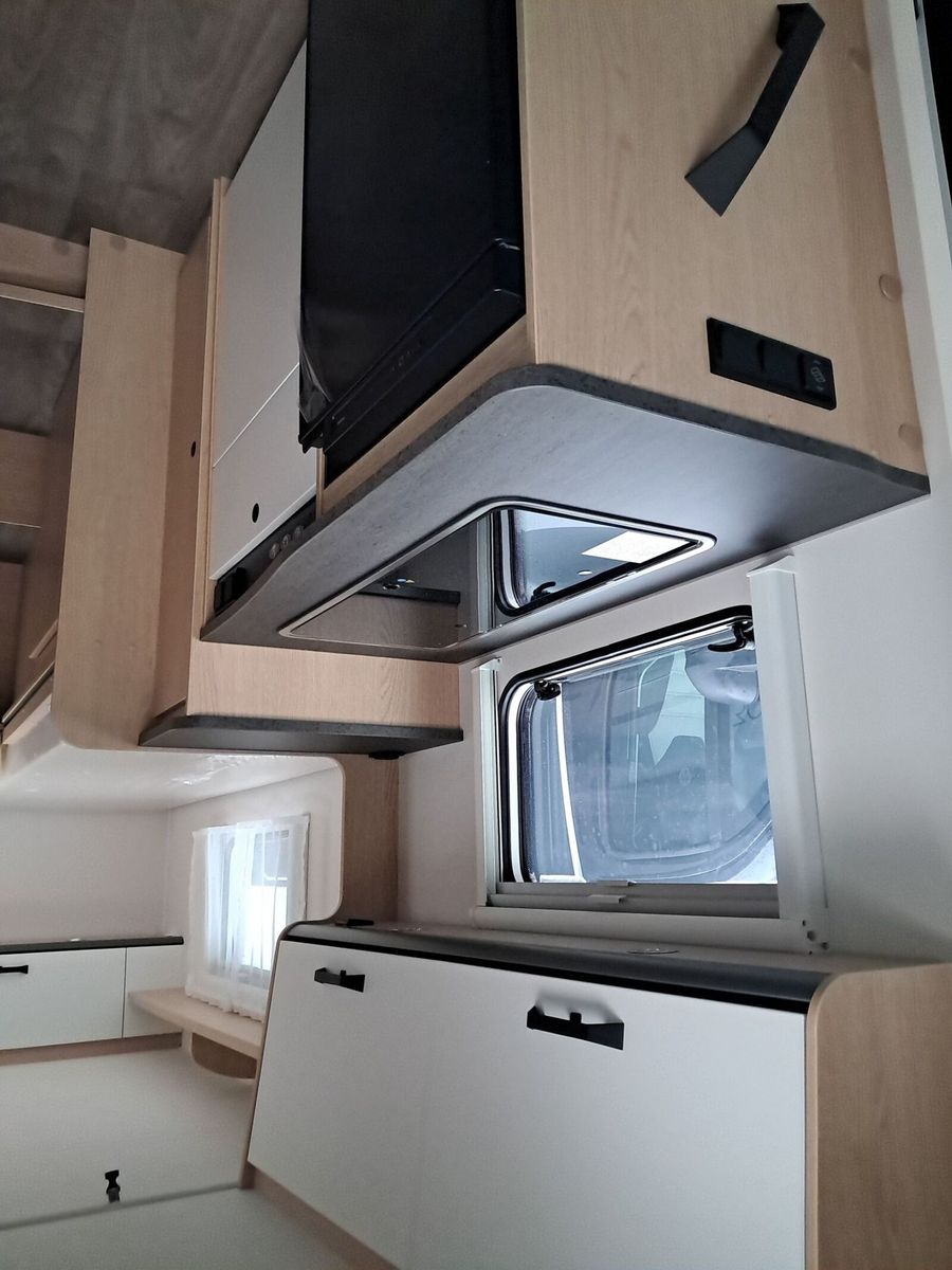 Fahrzeugabbildung Sunlight Adventure V 66 Automatik, Dörr Edition, TV