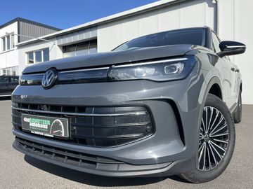 Volkswagen Tiguan - 1