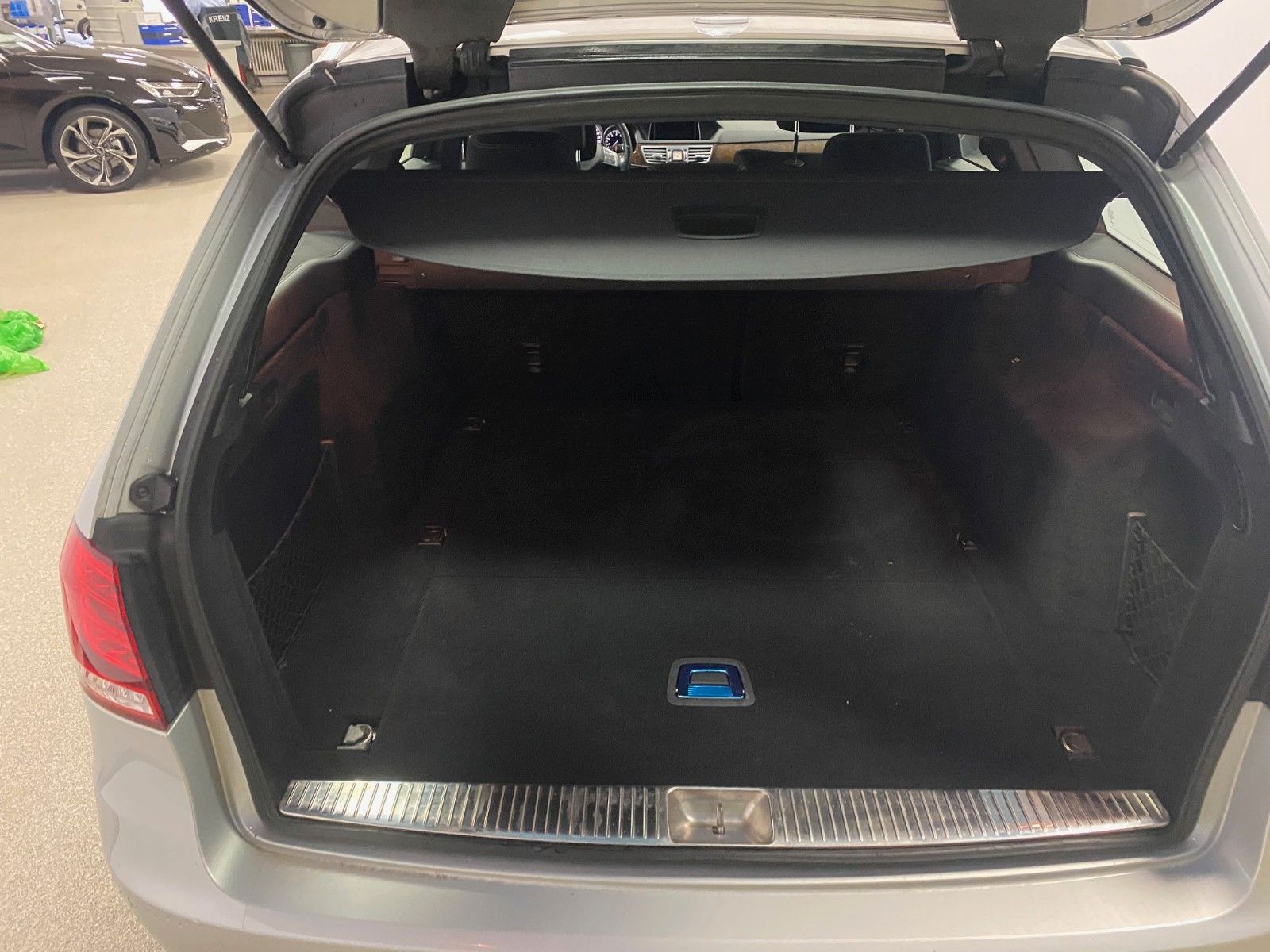 Fahrzeugabbildung Mercedes-Benz E 200 T ELEGANCE+NAVI+LED Scheinwerfer+Distronic