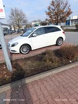 Mercedes-Benz 200 - Mercedes-Benz 200 mit Benzin-Antrieb: Limousine