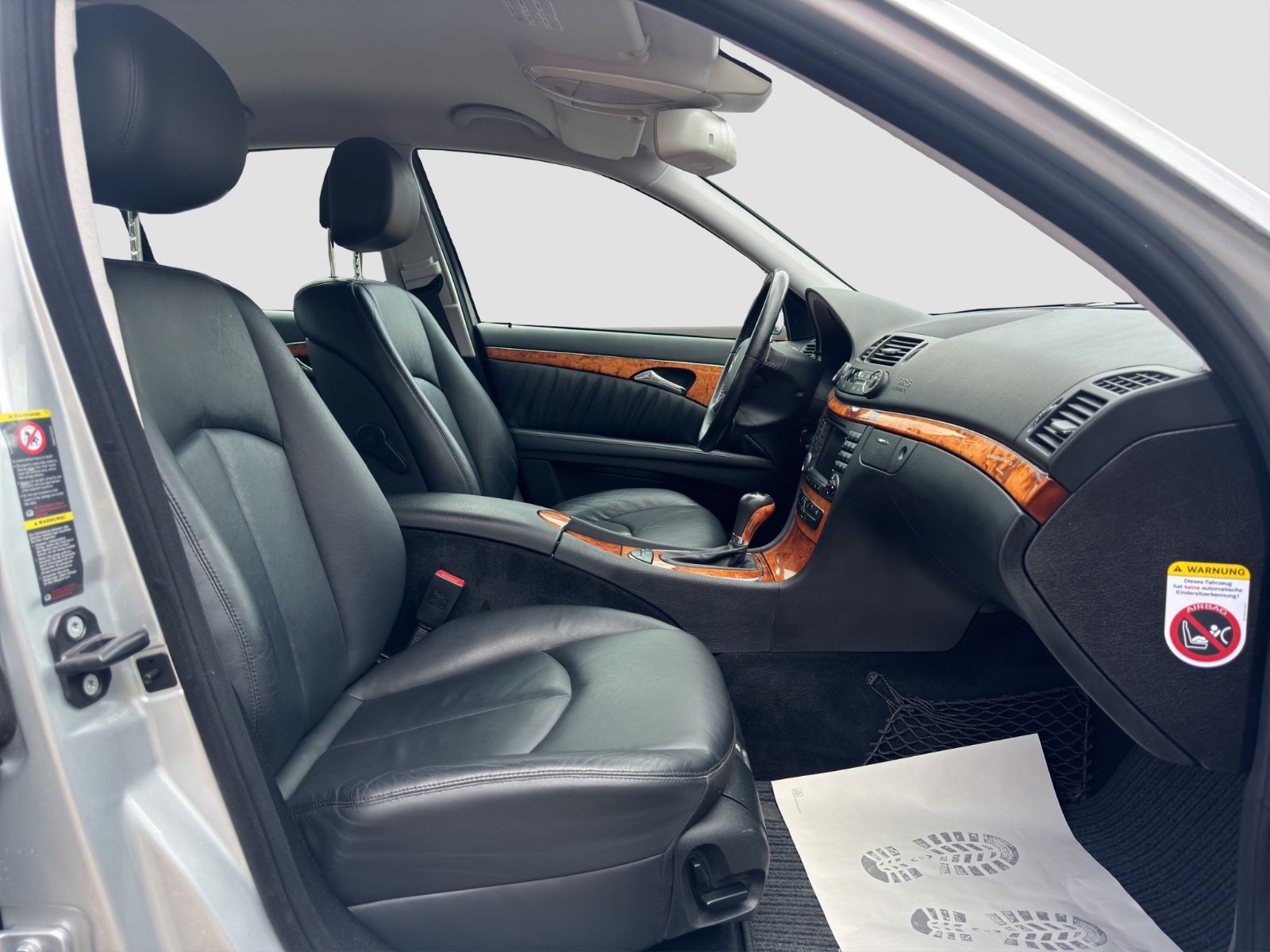 Fahrzeugabbildung Mercedes-Benz E 320 CDI Lim.  /Luftfahrwerk/Motorschaden
