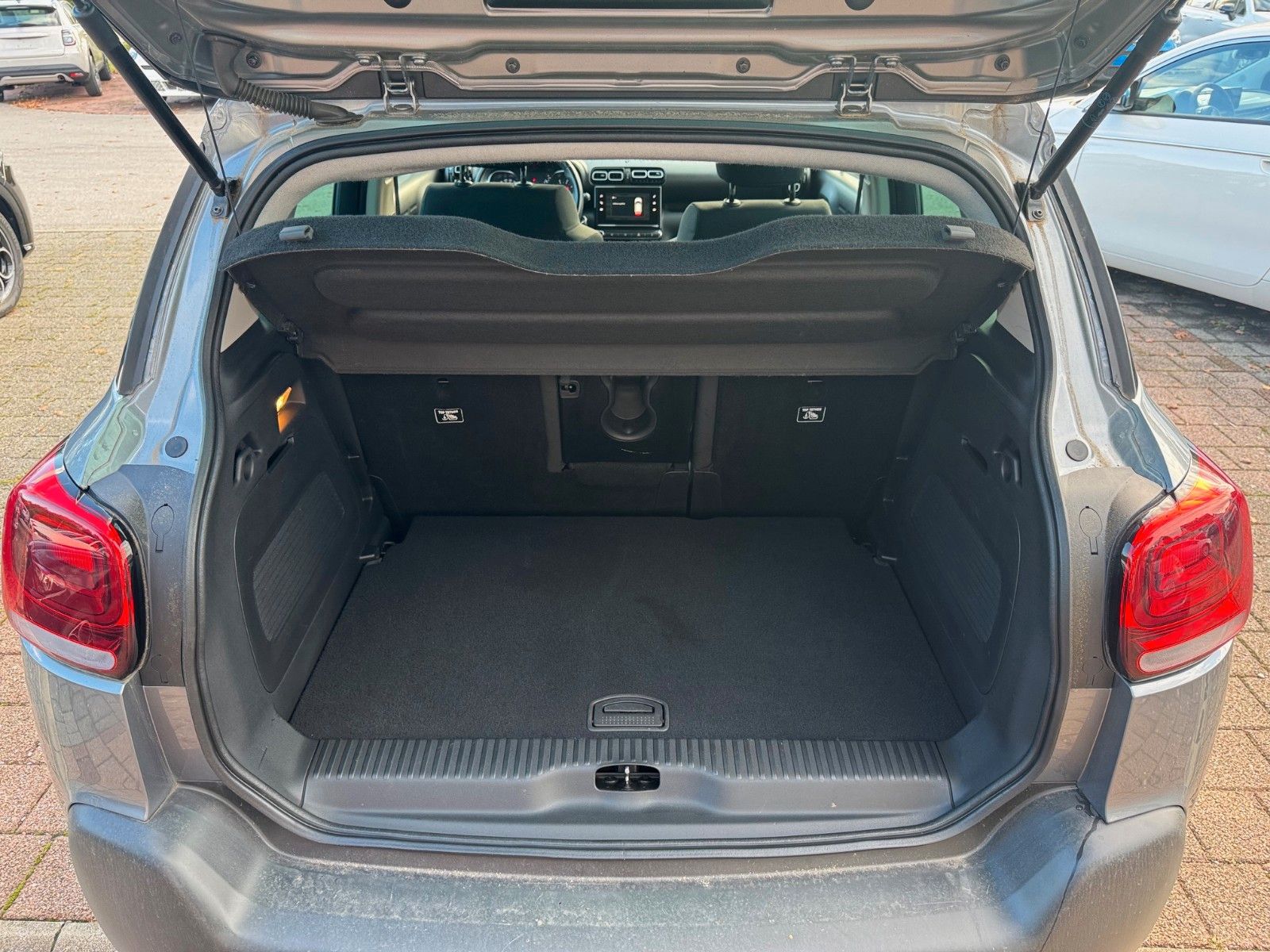 Fahrzeugabbildung Citroën C3 Aircross Shine Navigation Sitzheizung Tempoma