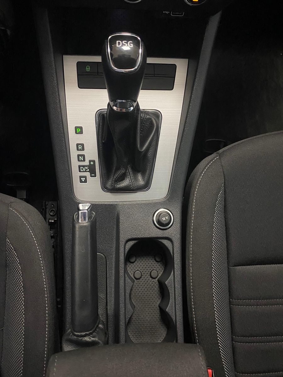 Fahrzeugabbildung SKODA Octavia 2.0 TDI Tour APP+ALLWETTER+NAVI+SITZHEIZ