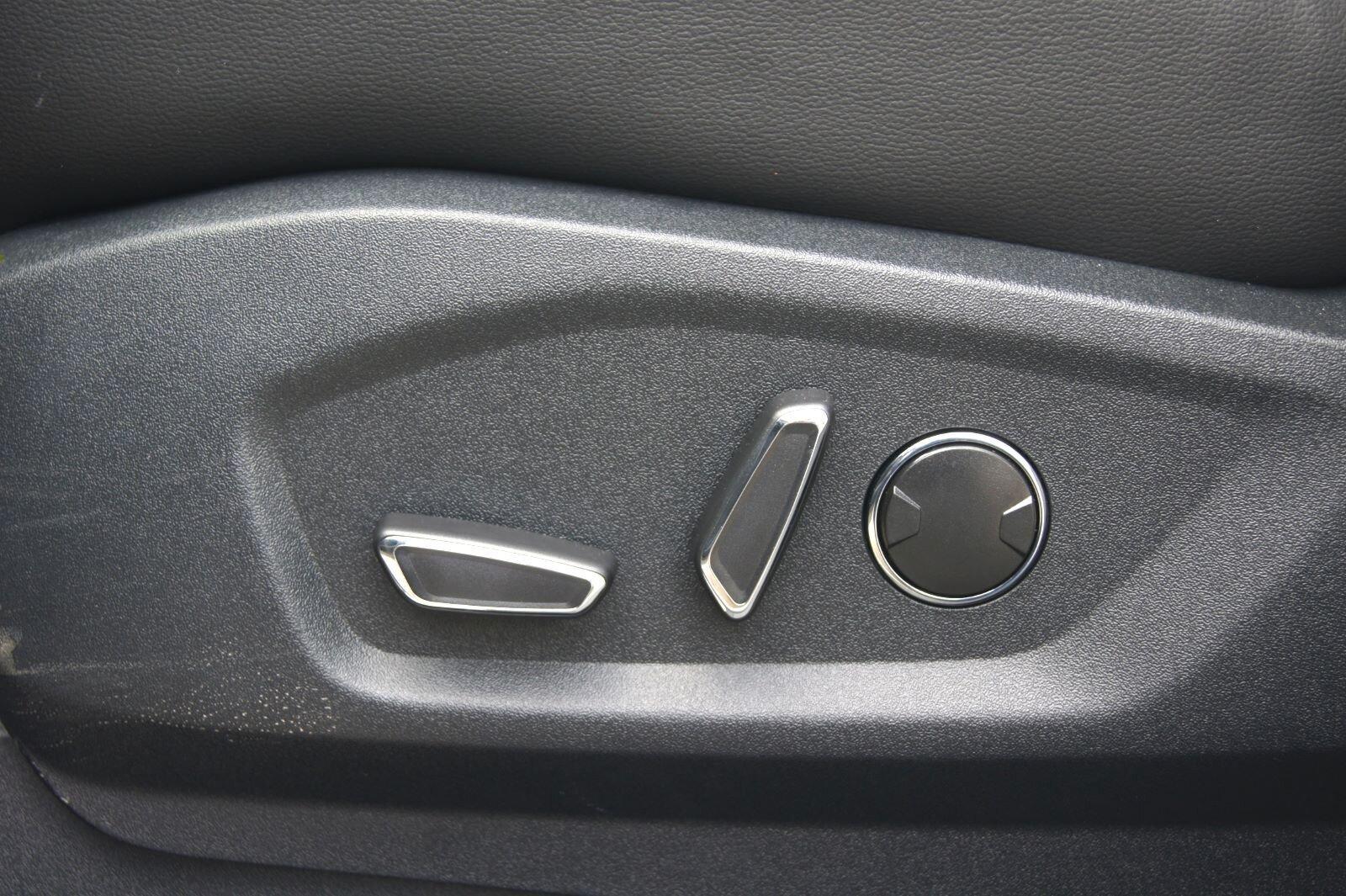 Ford Kuga 1,5 ST-Line X Techno+Assist+Winter-Paket Na