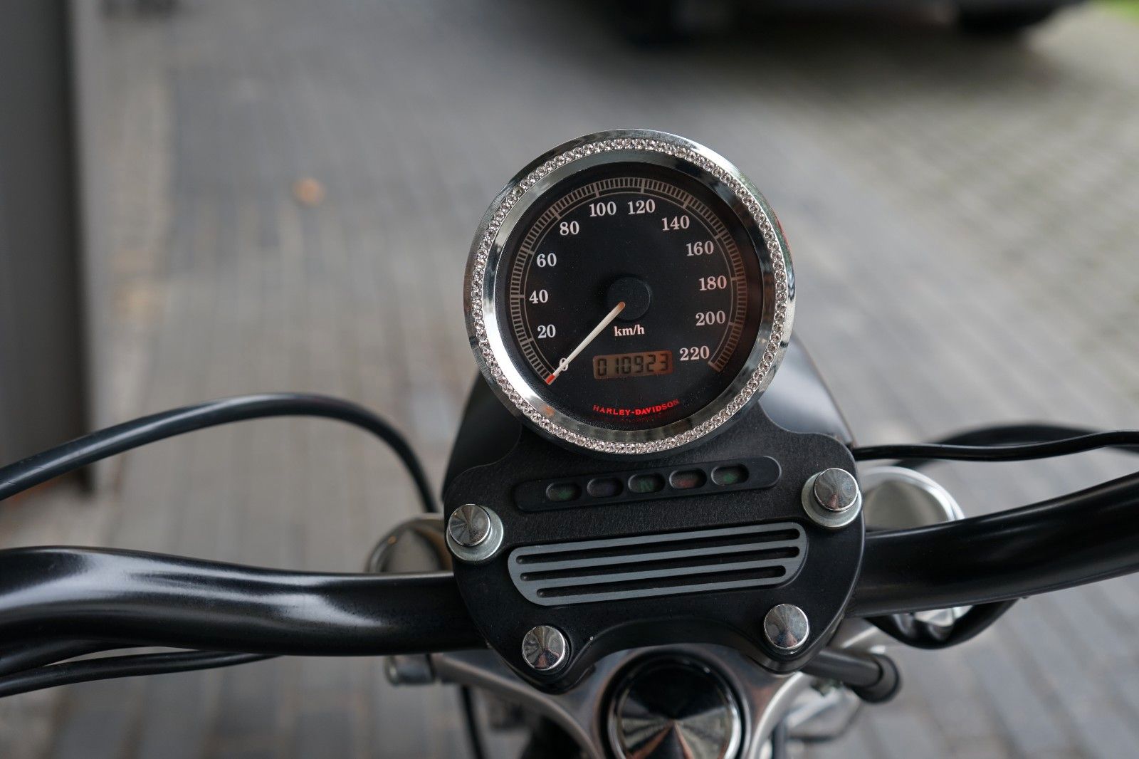 Fahrzeugabbildung Harley-Davidson Sportster XLH 883 Hugger-Weiß-Wenig KM-Neuwertig
