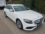 Mercedes-Benz E 220 d T Autom. - - Mercedes-Benz E 220
