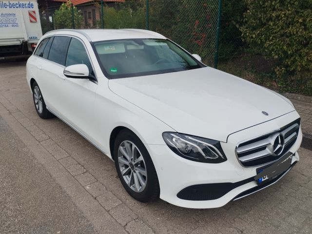 MERCEDES-BENZ E 220 d T Autom. -