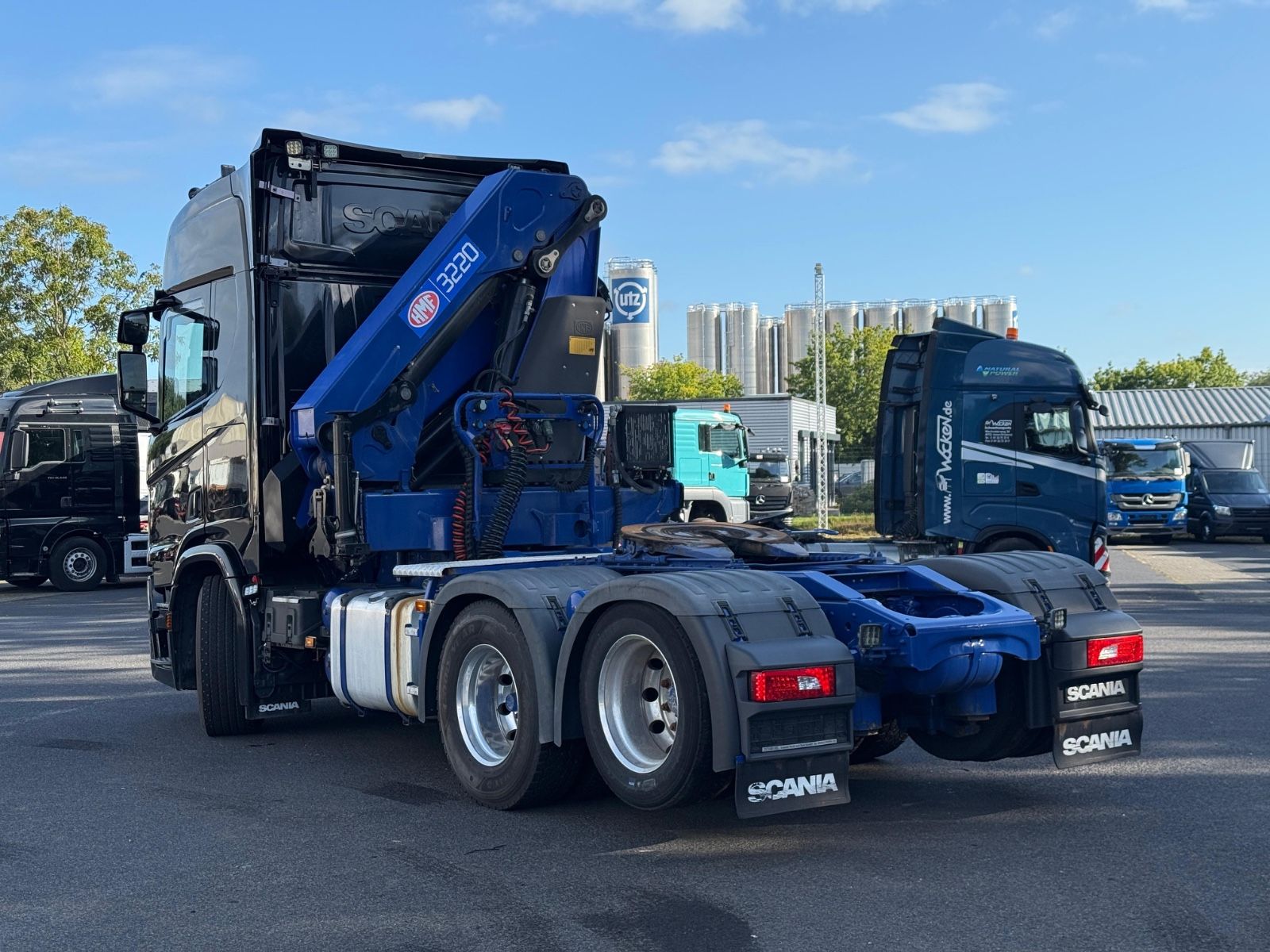 Fahrzeugabbildung Scania R580 V8 HMF 3220-K4 Kran Funk 66 t