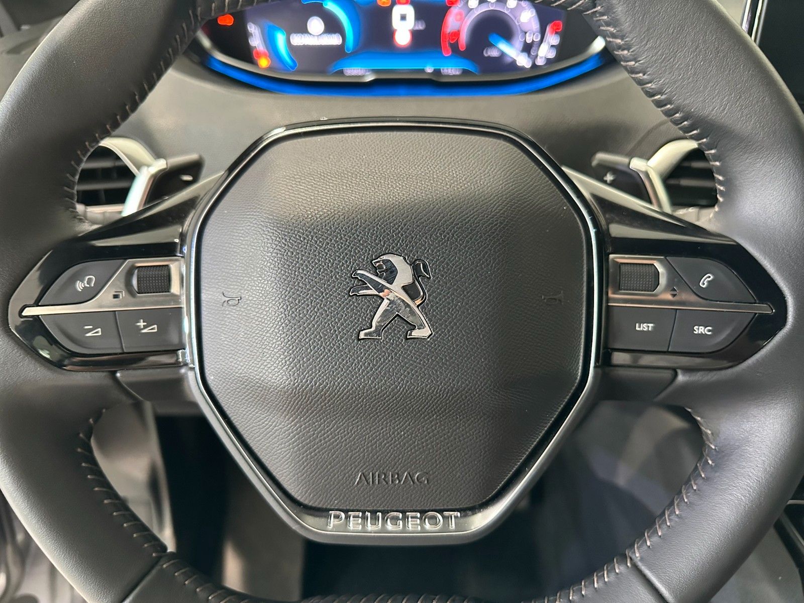 Fahrzeugabbildung Peugeot 5008 Active Pack 1.2T LED/NAVI/PDC/R'CAM/DAB+