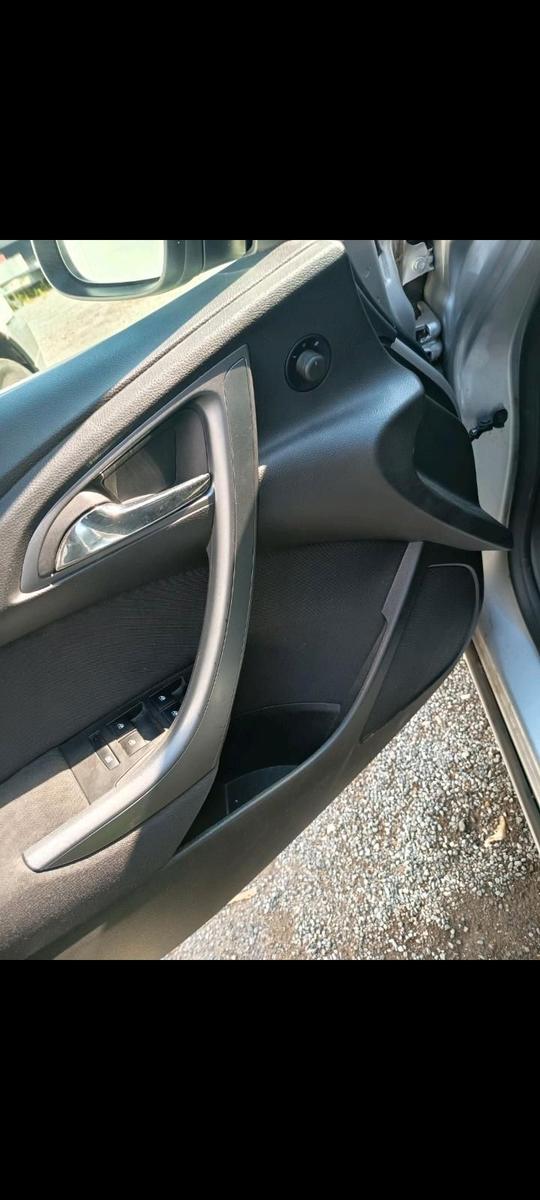 Opel Astra 2012 — photo 15