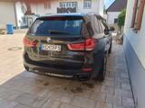 BMW X5 xDrive50i - - BMW X5 mit Benzin-Antrieb: Geländewagen, Xdrive50i