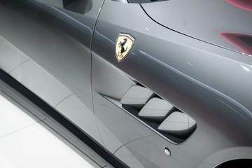 2018 Ferrari GTC4LUSSO — миниатюра 12