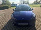 Ford Focus ST-Line+Xenon+PDC+NAV+DAB+Klimatronik+LMF+ - Ford Focus mit Benzin-Antrieb: Blau, Limousine