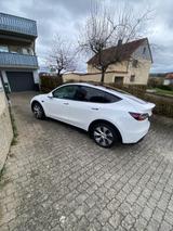 Tesla Model Y Long Range AWD 8-fach AHK - Tesla Model Y: Von Privat