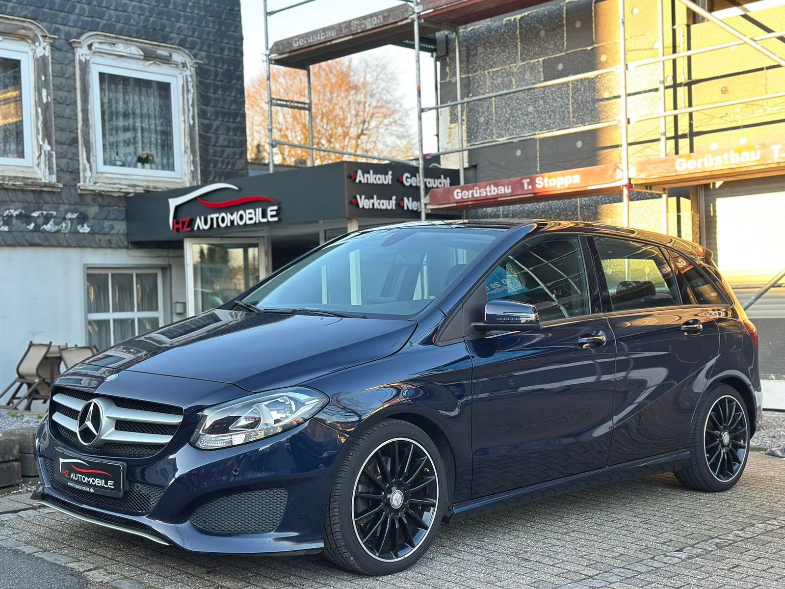 MERCEDES-BENZ B 250 AMG-Line *NAVI*TEMP*SHZ*AHK*PDC*TÜV NEU