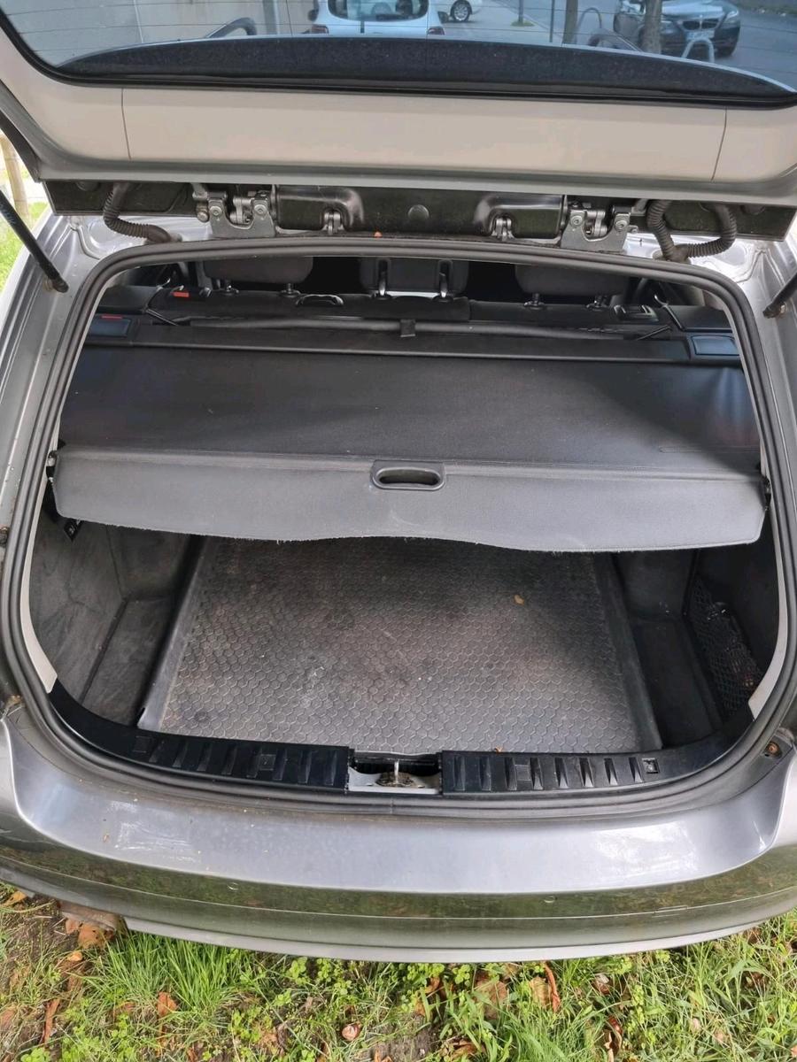 BMW 318 2009 — photo 7