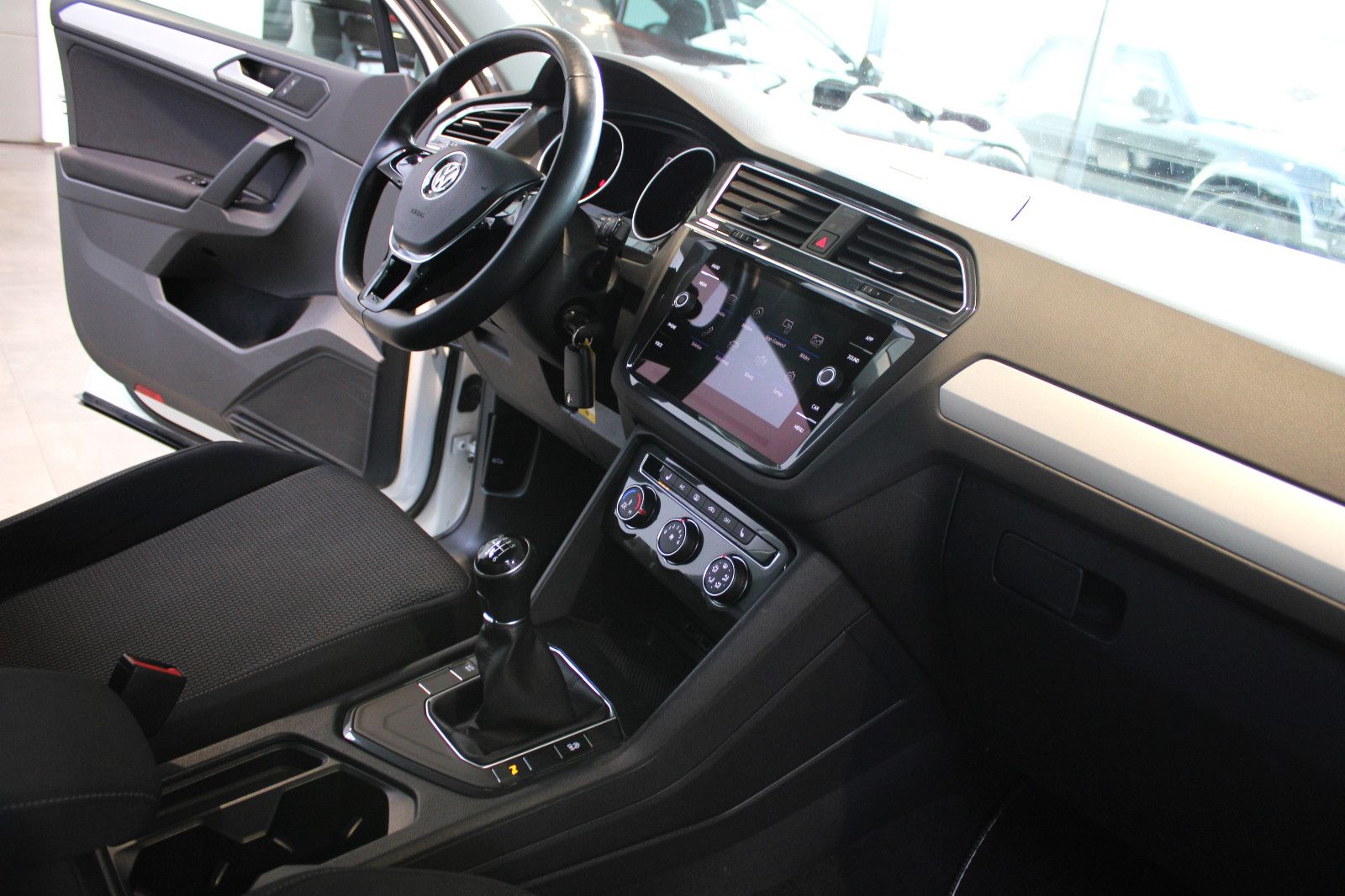 Volkswagen TIGUAN 1.5 TSI ACT + CARPLAY + 8-FACH + 1.HAND! foto 6