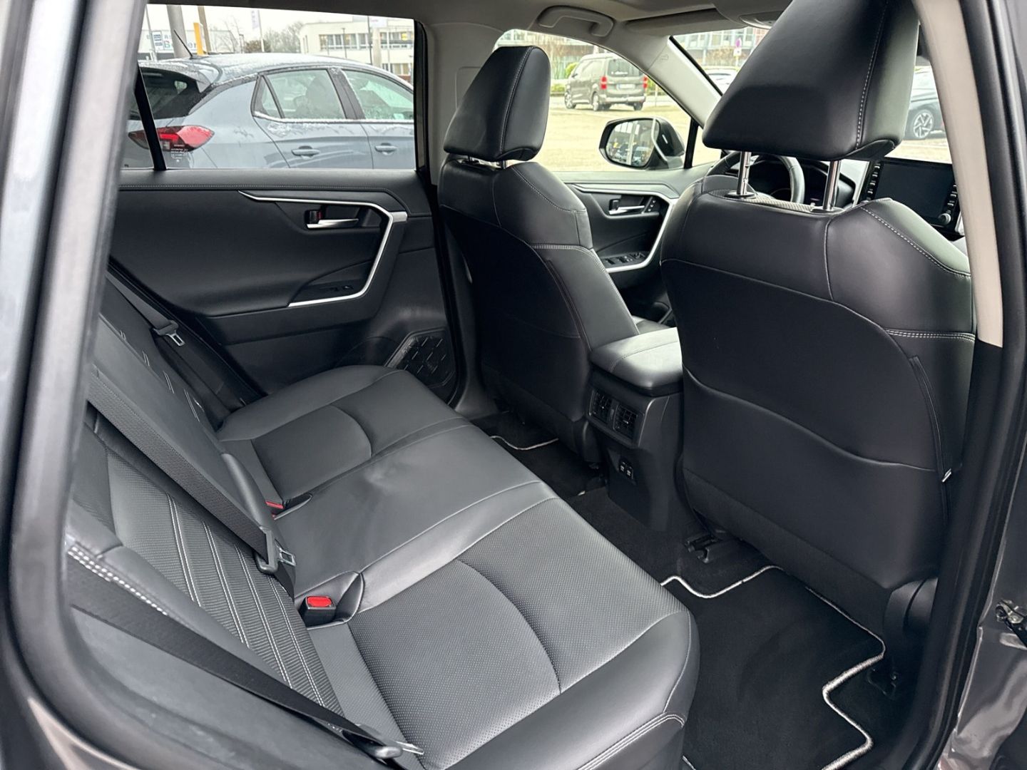 Fahrzeugabbildung Toyota RAV 4 4x4 Lounge Hybrid 2.5 AWD Leder Memory Sit