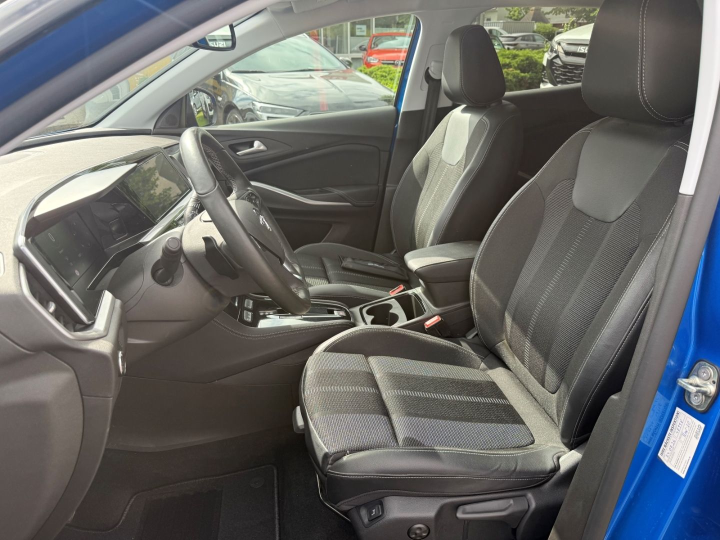 Fahrzeugabbildung Opel Grandland 1.2 Elegance SHZ+LHZ+Kamera+AHK