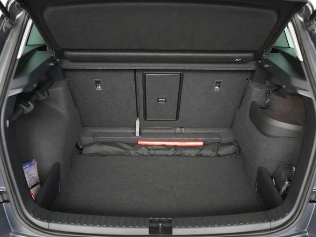 Karoq SELECTION TSI DSG+LED LICHT+NAVI+RÜCKFAHRK