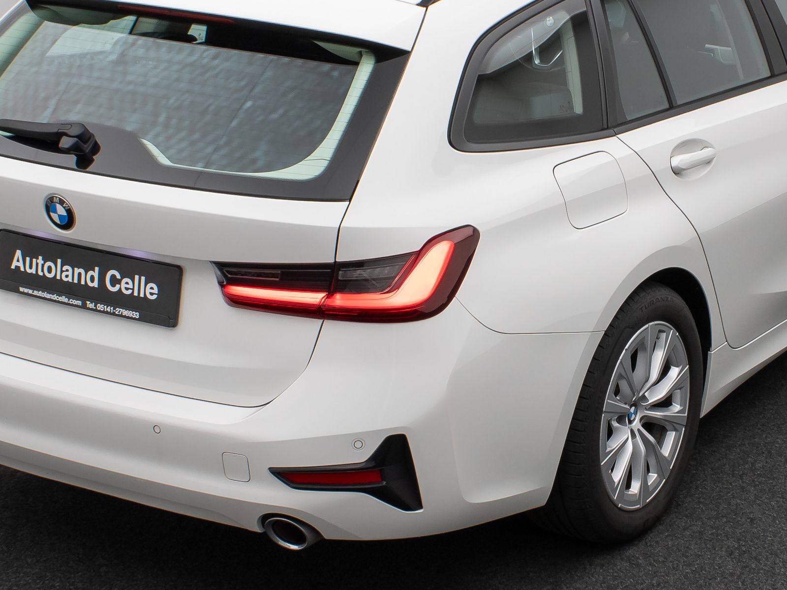 Fahrzeugabbildung BMW 320d Panorama DAB HiFi Stop&Go Alarm AHK PDC