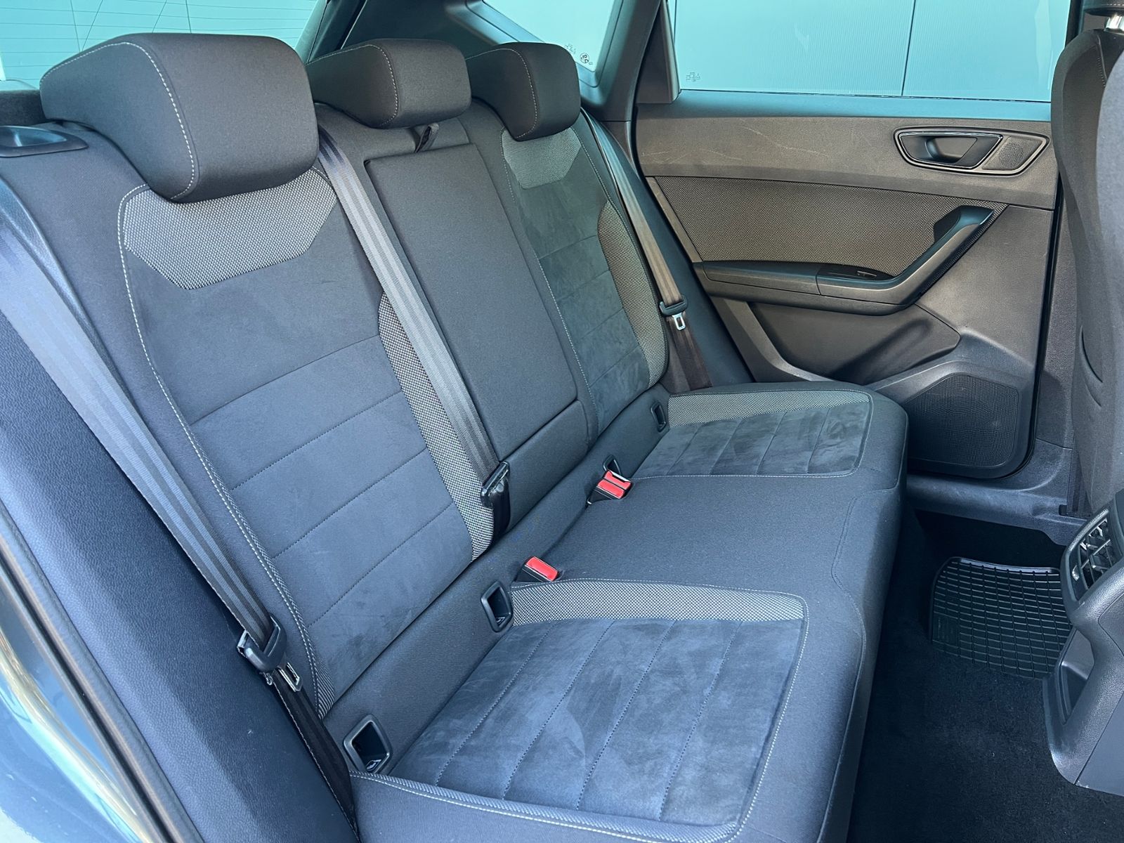 Fahrzeugabbildung SEAT Ateca 1.5 TSI DSG ACT Xcellence *AHK, Kamera, 18