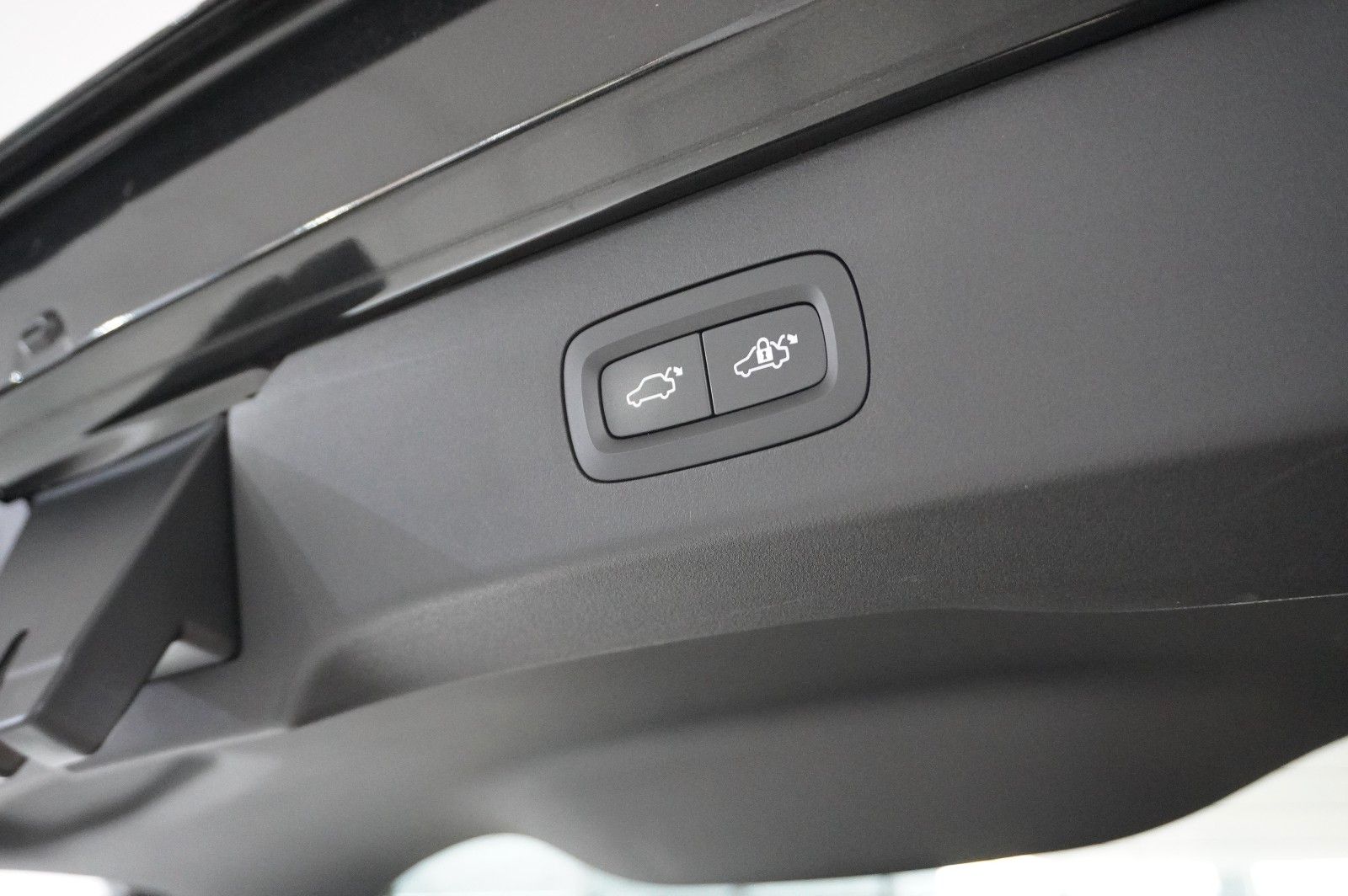 Fahrzeugabbildung Lynk&Co 01 1.5T HEV HYBRID NAVI/LED/SPORT/VIRT./PANO/DAB