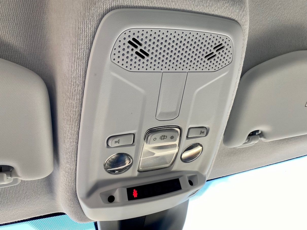 Fahrzeugabbildung Opel Corsa 1.2 Edition KLIMA SHZ GZJR NAVI CARPLAY