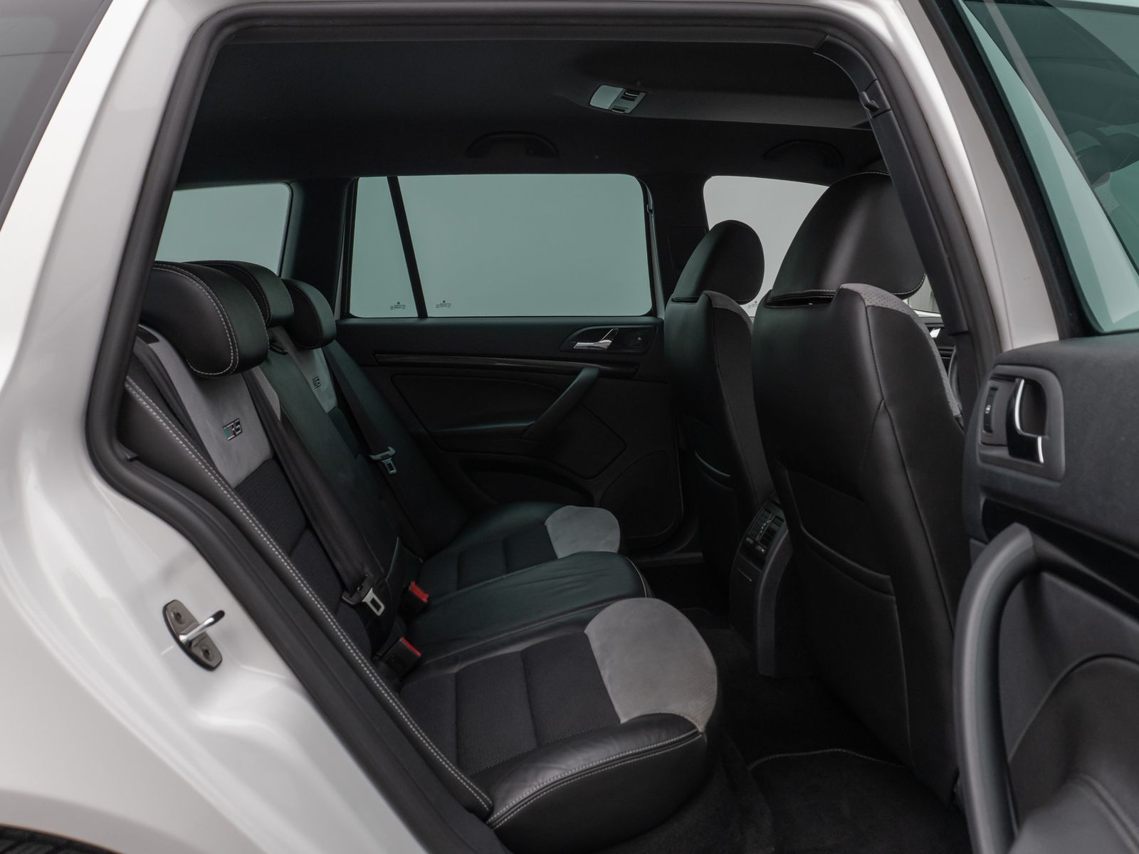 Fahrzeugabbildung SKODA Octavia Combi RS Xenon PDC Navi Sport