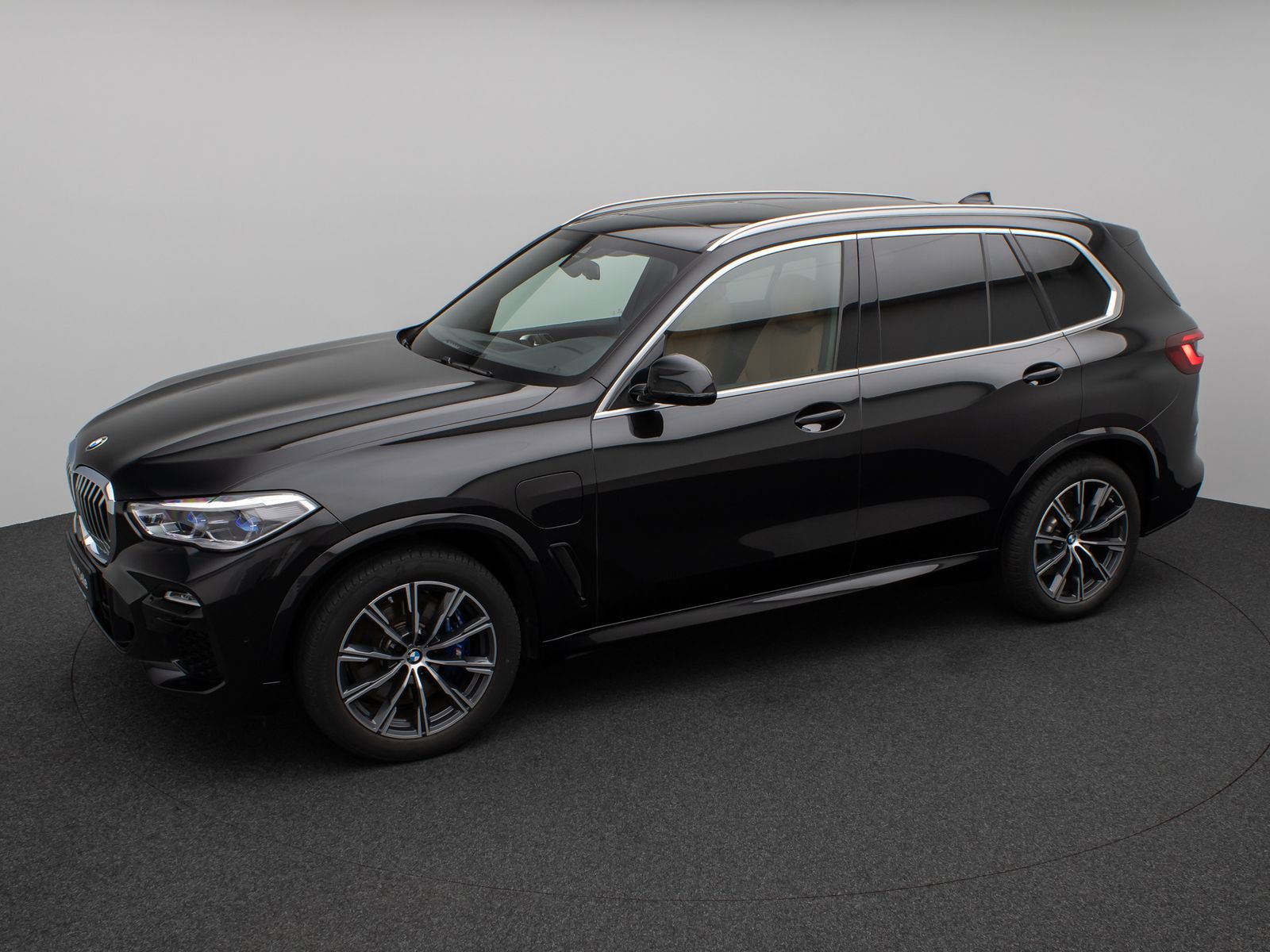 Fahrzeugabbildung BMW X5 xD45e M Sport Panorama Laser Kamera DAB H/K