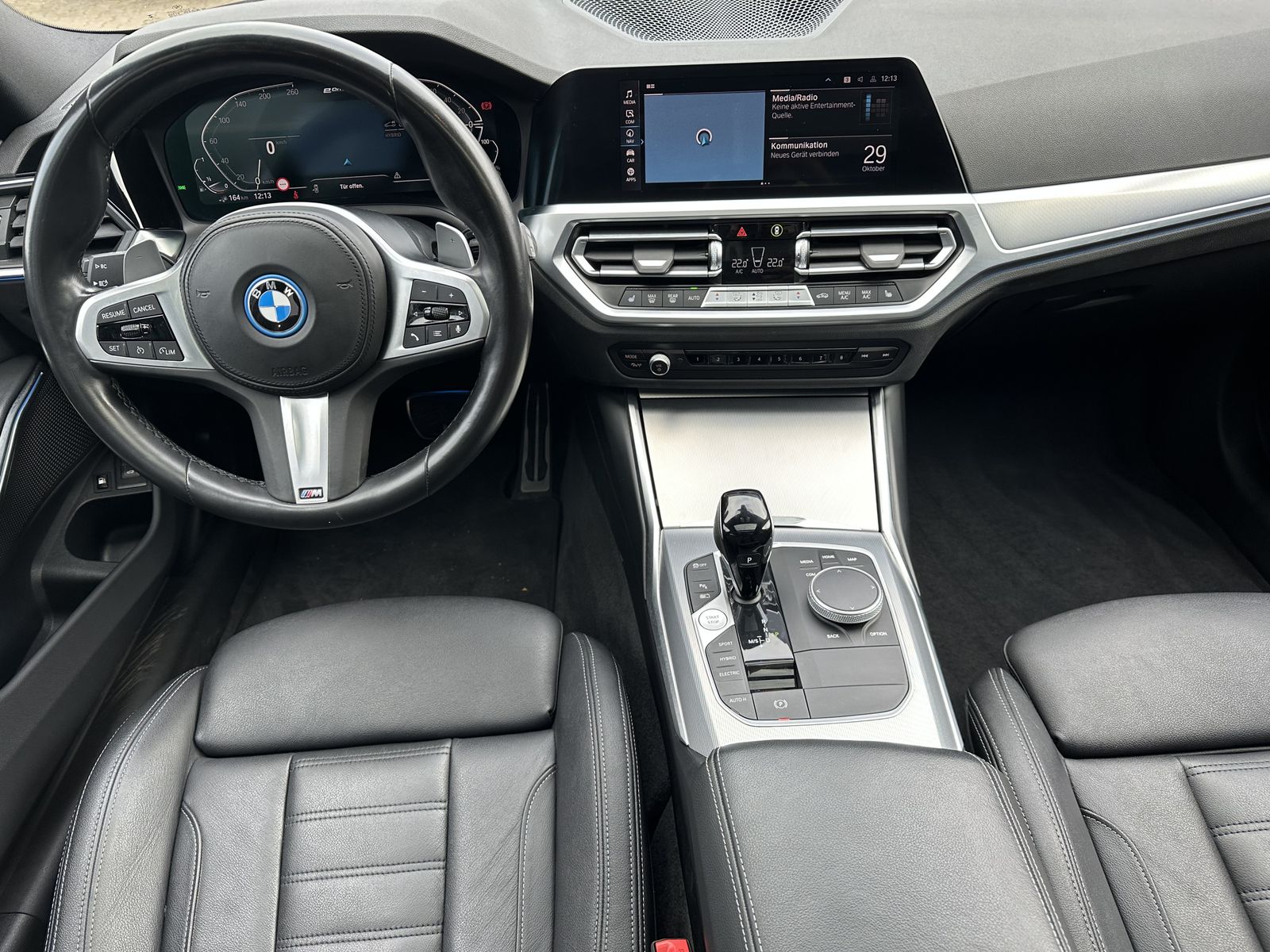 Fahrzeugabbildung BMW 320e Touring xDrive M-Sport NAV+LED+PANO+MEMORY