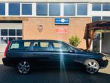 Volvo V70 Kombi Kinetic/2.4l 140PS/Klimaautomatik/AHK - Volvo V70 mit Benzin-Antrieb: Kombi, 2.4