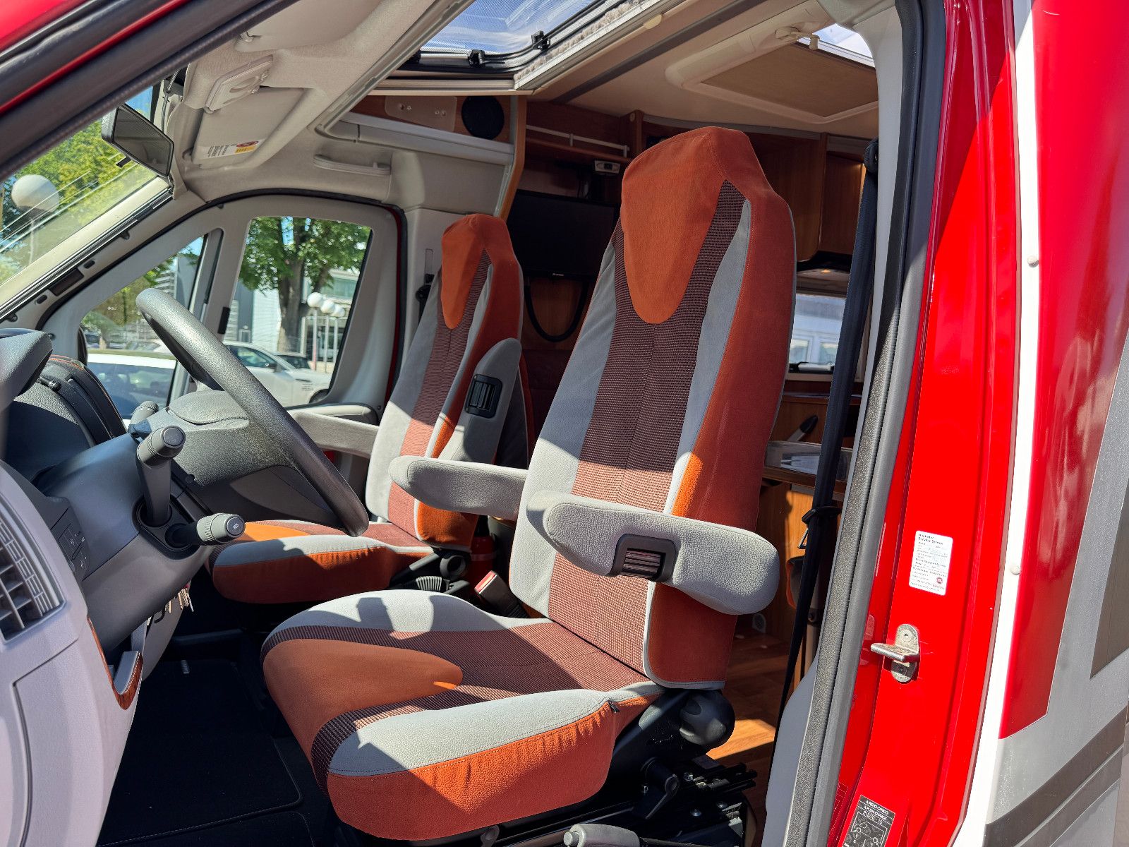Fahrzeugabbildung Dethleffs GLOBEBUS T 004 FIAT KAMERA SAT TV LUFTFEDERUNG