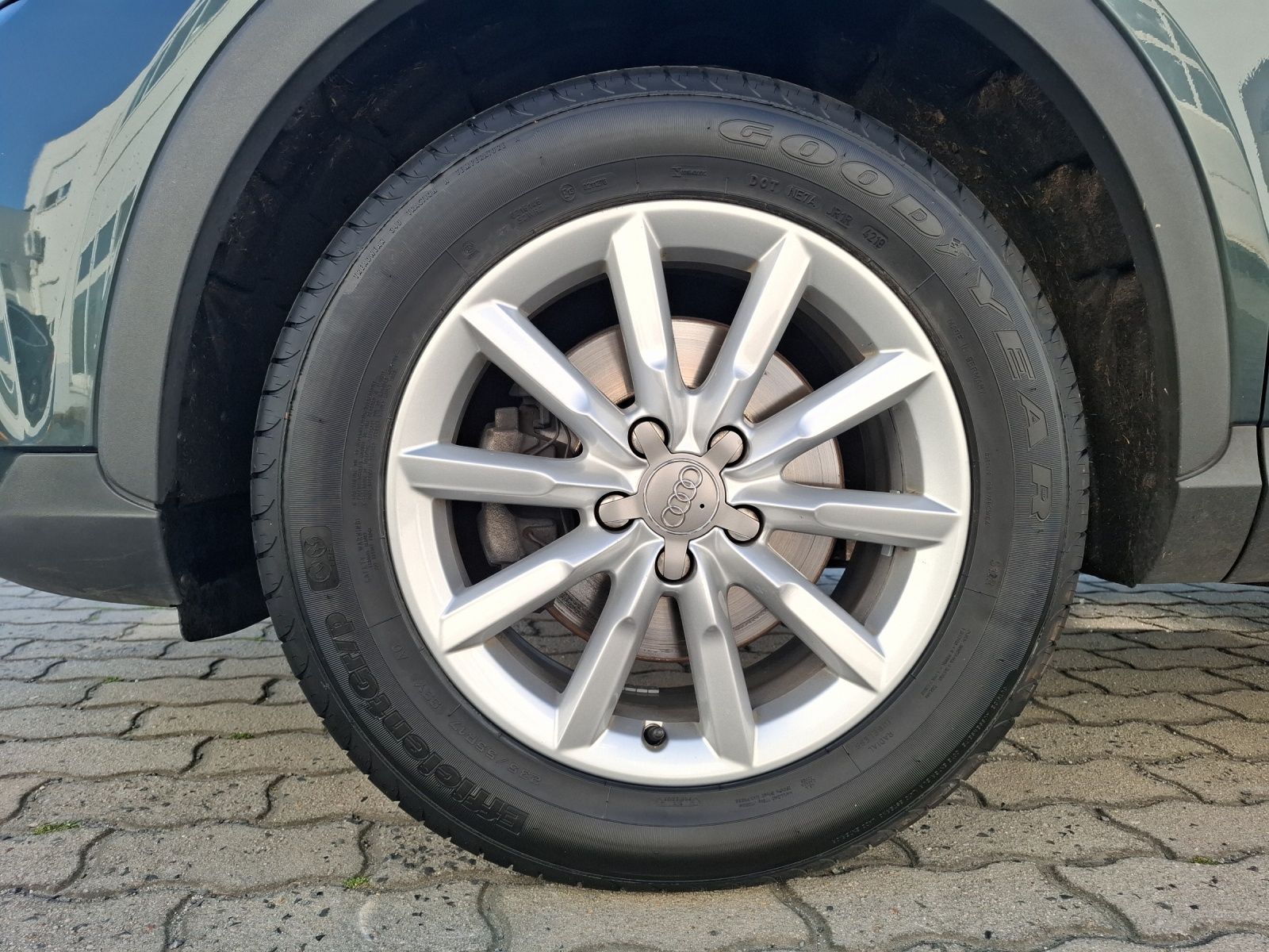 Fahrzeugabbildung Audi Q3 TDI LED AHK GRA PDC SH LM