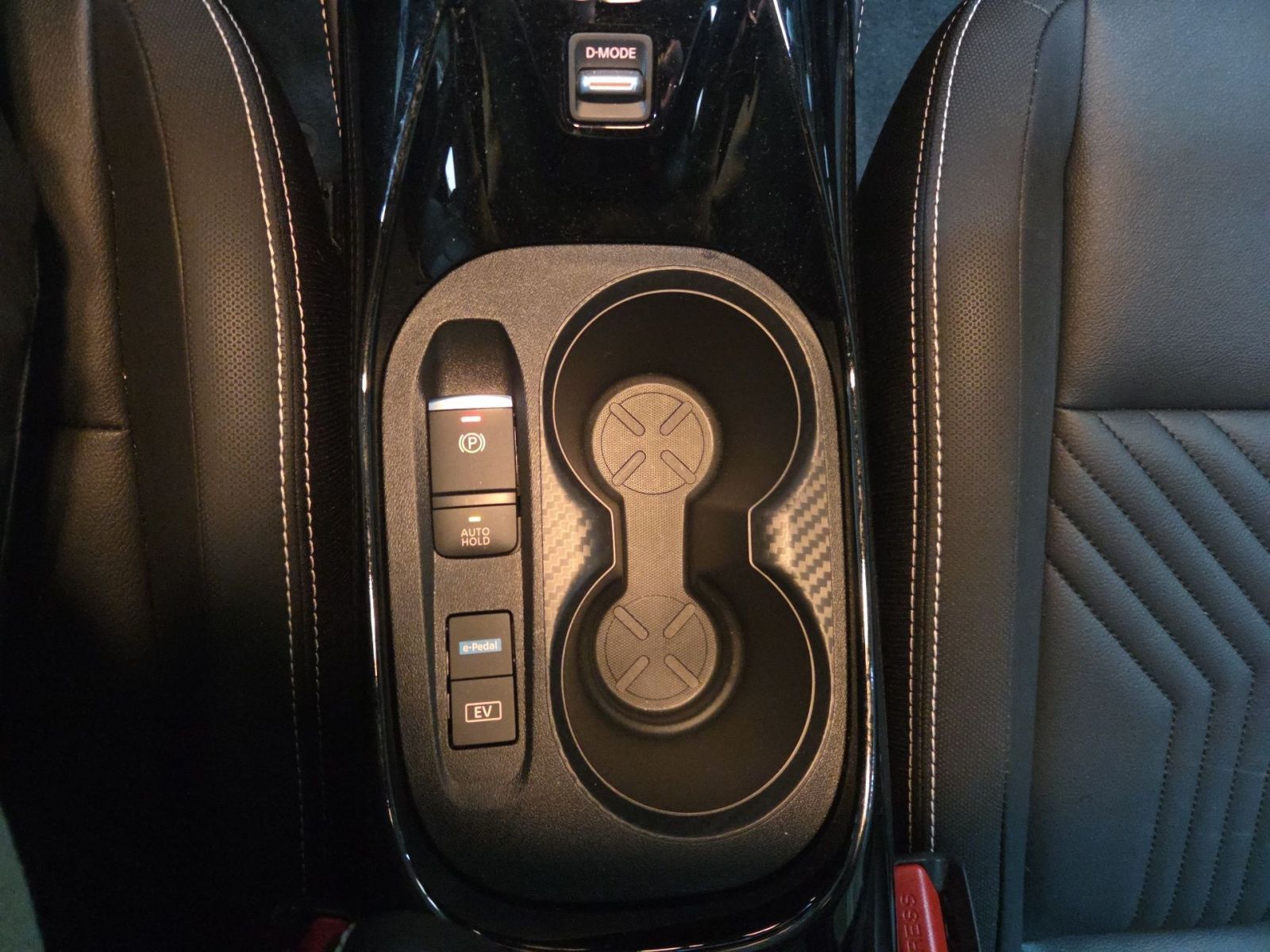 Fahrzeugabbildung Nissan Juke 1.6 Hybrid Tekna Hybrid 143 PS Autom. *NAVI
