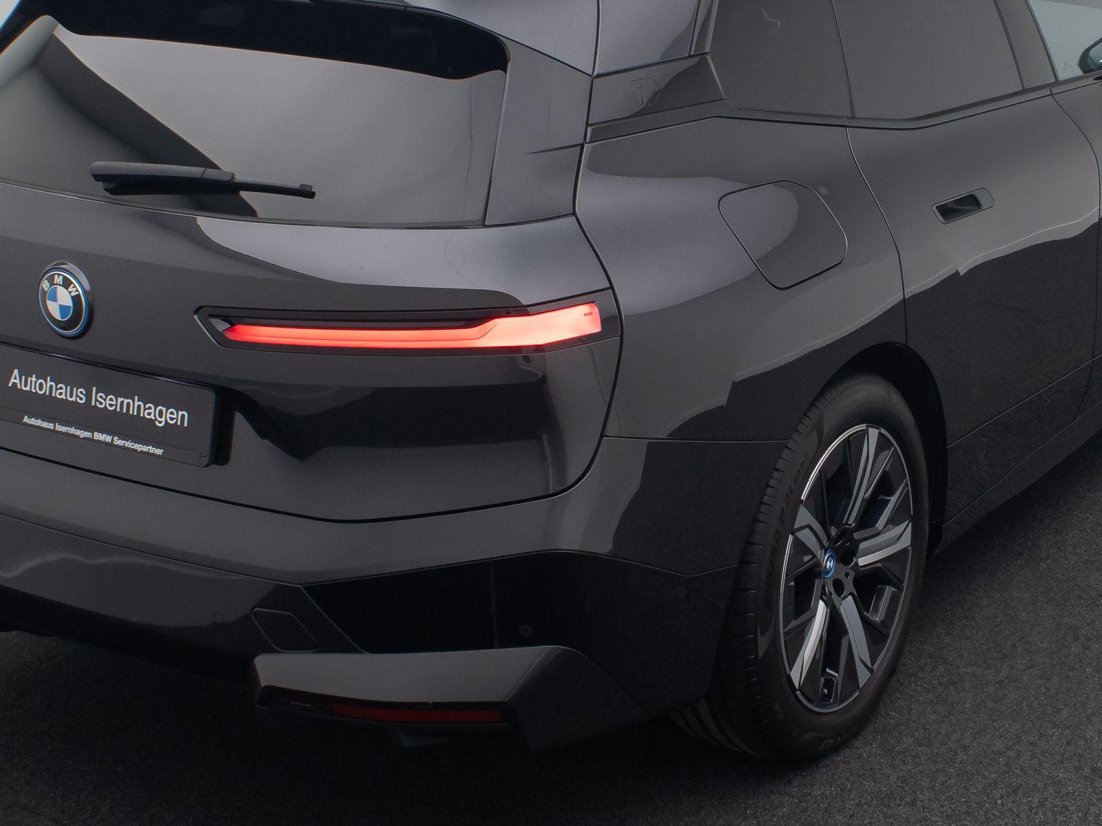 Fahrzeugabbildung BMW iX xD40 Sport 360&deg;DAB AHK Bel&uuml;ftung Komfort 21Zl