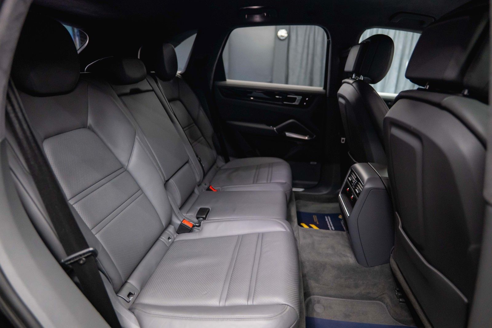 Fahrzeugabbildung Porsche Cayenne Turbo V8 Sport Chrono Black *ACC*LED*