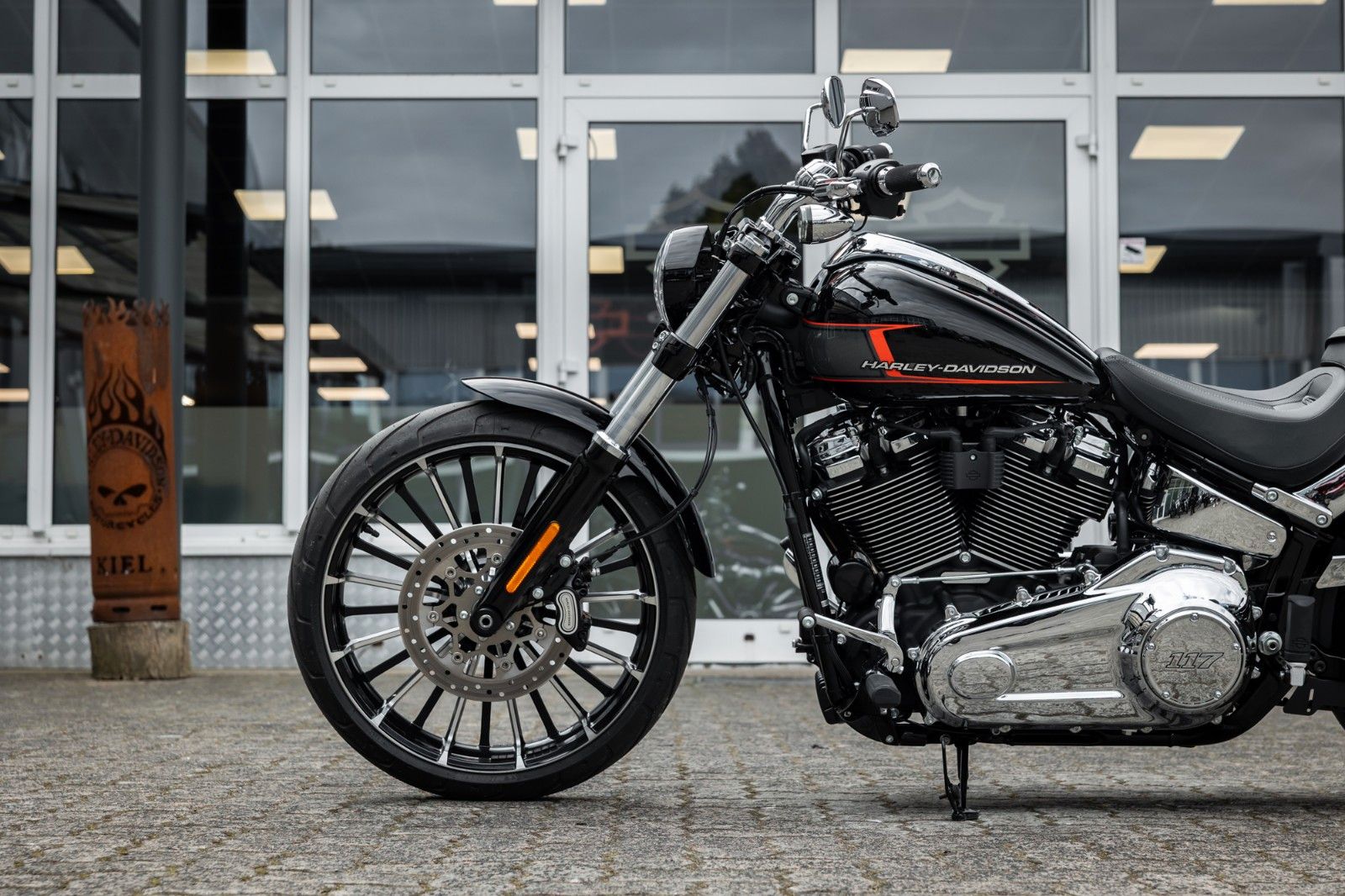 Fahrzeugabbildung Harley-Davidson FXBR Breakout 117 cui -Jekill & Hyde -