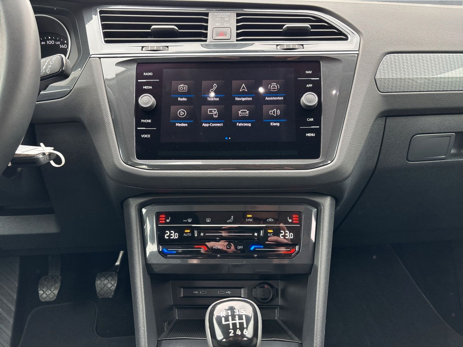 Fahrzeugabbildung Volkswagen Tiguan Life 1.5 TSI RFK Matrix-LED