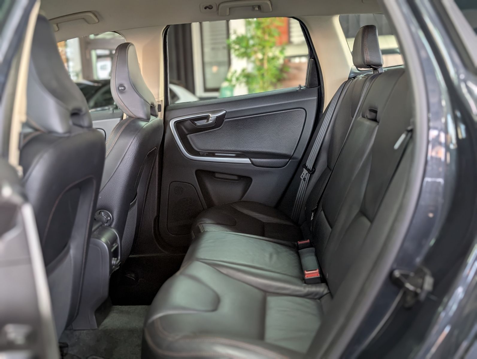 Fahrzeugabbildung Volvo XC60 Summum KAM MEMO LEDER XENON AHK SCHECKHEFT