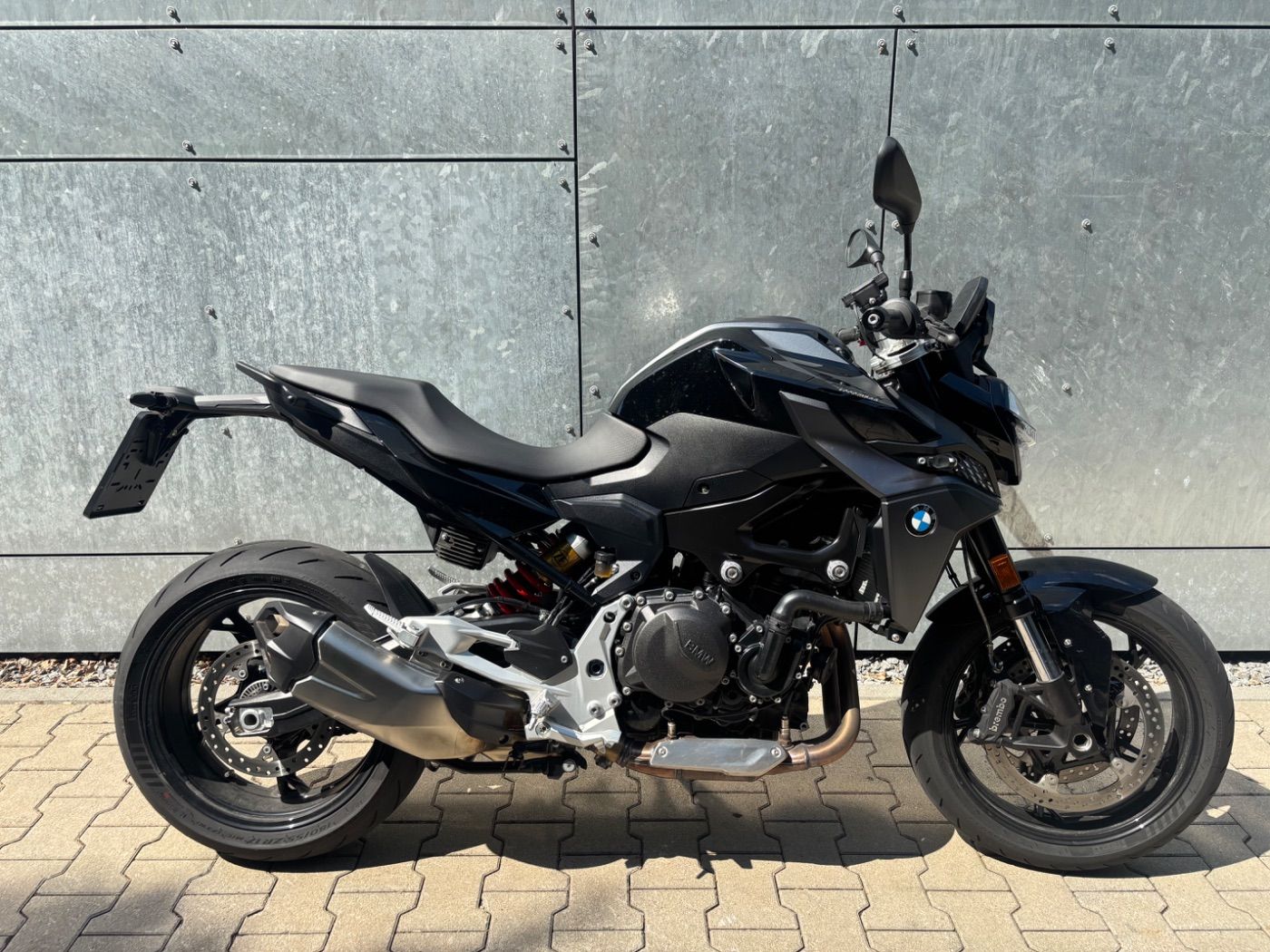 Fahrzeugabbildung BMW F 900 R Triple Black 2 Pakete