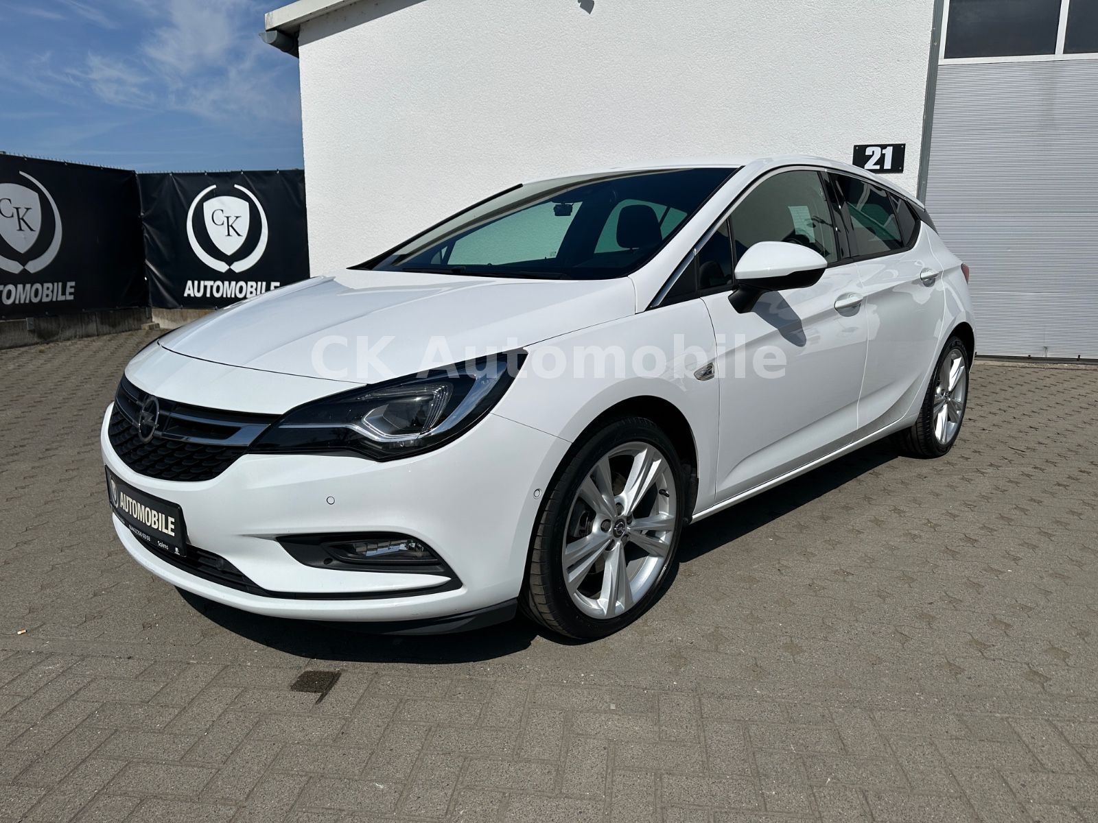 Fahrzeugabbildung Opel Astra K 1.6 Turbo Dynamic Autom./Navi/LED/ACC