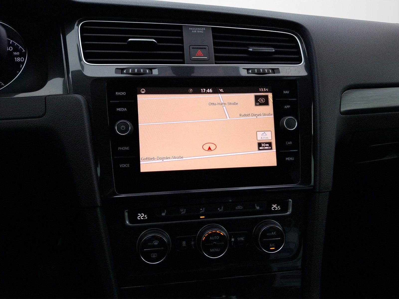 VW Golf VII 1.6 TDI Comfortline NAVI / LEDER / STAN - Image 13