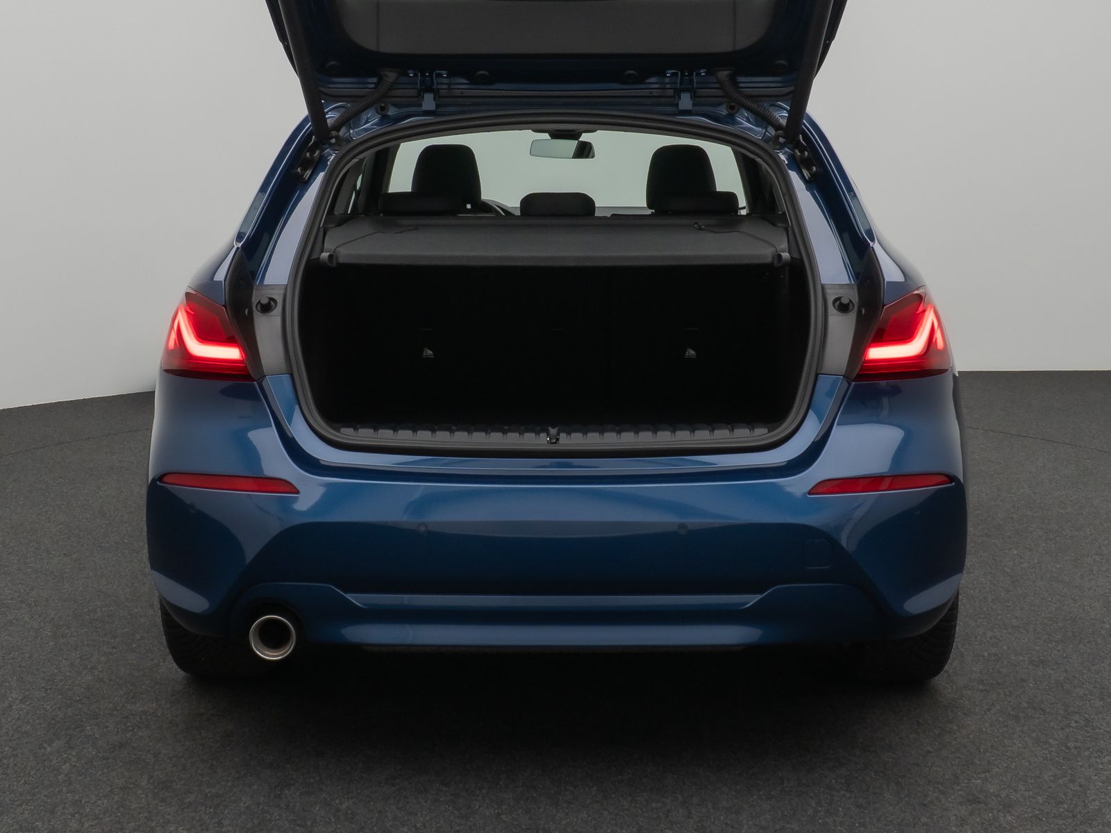 Fahrzeugabbildung BMW 118i Panorama DAB CockPitPro Lenkrhzg PDC LED