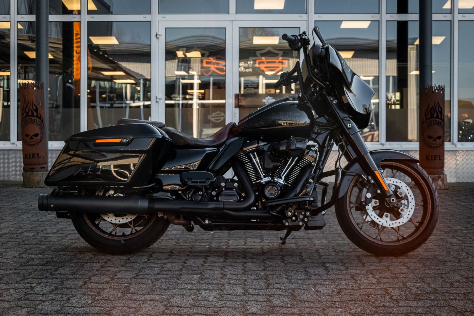 Fahrzeugabbildung Harley-Davidson FLHXST STREET GLIDE ST 117 - Kesstech -