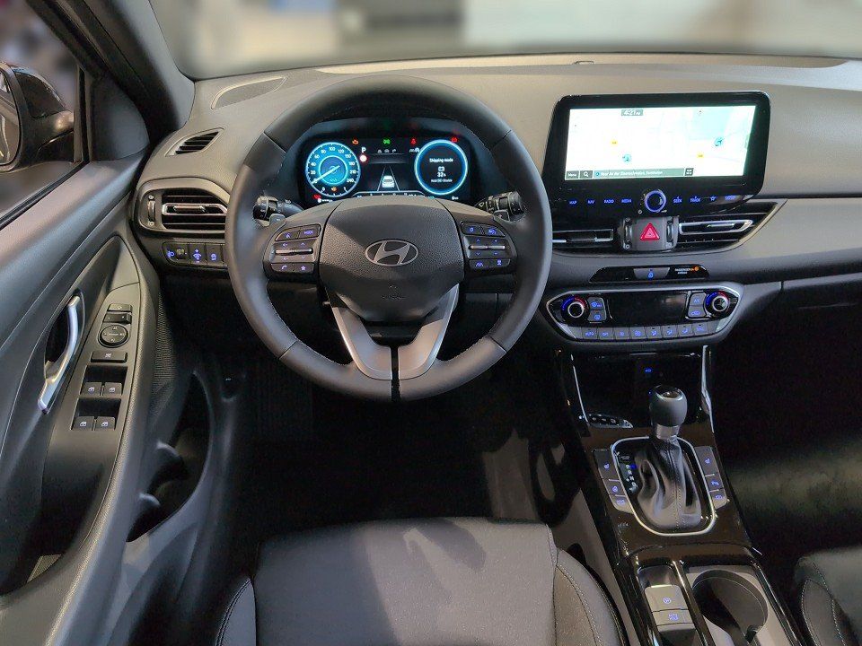 Fahrzeugabbildung Hyundai i30 1.5T-GDI AT ADVANTAGE PLUS-P PANO+NAVI+SHZ++